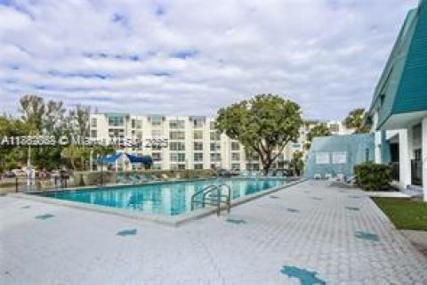 Copropriété à vendre à Sunny Isles Beach, Floride: 1 chambre, 49.8 m2 № 1892365 - photo 16