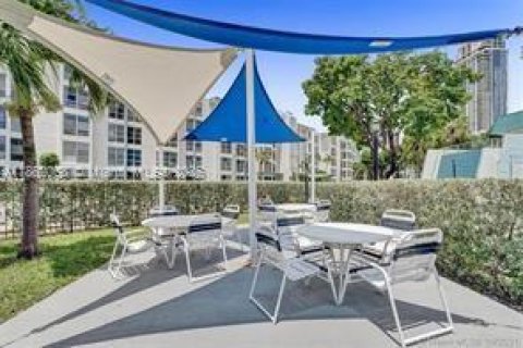 Copropriété à vendre à Sunny Isles Beach, Floride: 1 chambre, 49.8 m2 № 1892365 - photo 20