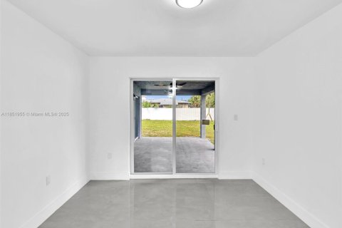 House in North Miami, Florida 5 bedrooms, 185.8 sq.m. № 1871558 - photo 26