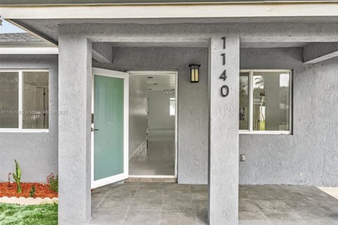 House in North Miami, Florida 5 bedrooms, 185.8 sq.m. № 1871558 - photo 9