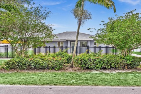 House in North Miami, Florida 5 bedrooms, 185.8 sq.m. № 1871558 - photo 2