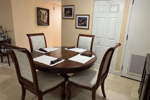 Condo in Miami, Florida, 3 bedrooms  № 1922349 - photo 8