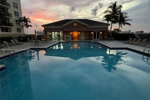 Condo in Miami, Florida, 3 bedrooms  № 1922349 - photo 4