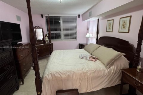 Condo in Miami, Florida, 3 bedrooms  № 1922349 - photo 9