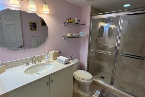 Condo in Miami, Florida, 3 bedrooms  № 1922349 - photo 13