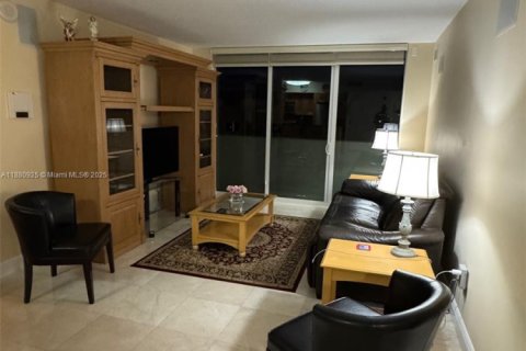 Condo in Miami, Florida, 3 bedrooms  № 1922349 - photo 7