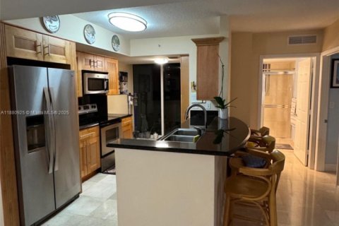Condo in Miami, Florida, 3 bedrooms  № 1922349 - photo 6
