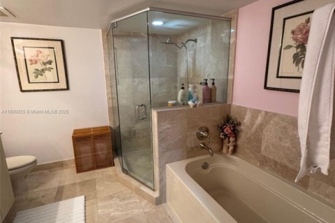 Condo in Miami, Florida, 3 bedrooms  № 1922349 - photo 10