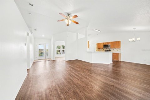 House in Clermont, Florida 3 bedrooms, 152.92 sq.m. № 2217350 - photo 4