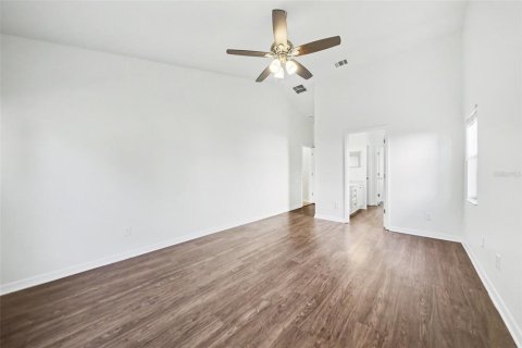 House in Clermont, Florida 3 bedrooms, 152.92 sq.m. № 2217350 - photo 9