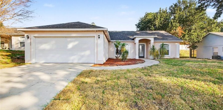 House in Clermont, Florida 3 bedrooms, 152.92 sq.m. № 2217350