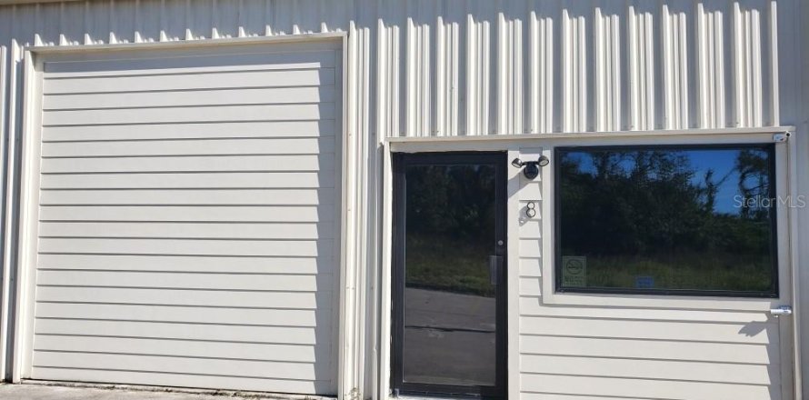 Commercial property in Englewood, Florida 111.48 sq.m. № 1563188