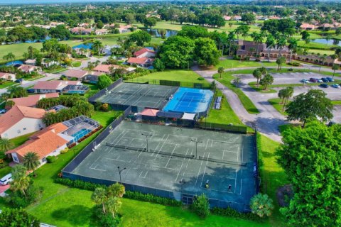 House in Boca Raton, Florida 3 bedrooms, 158.21 sq.m. № 1071323 - photo 1