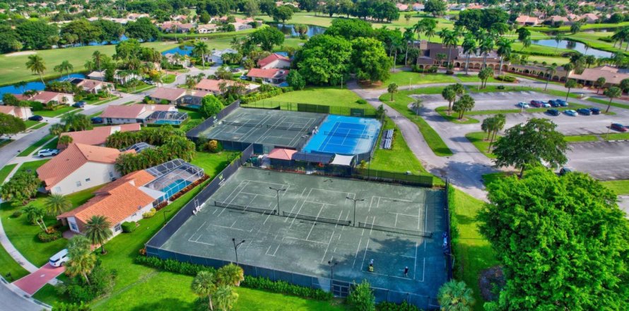 House in Boca Raton, Florida 3 bedrooms, 158.21 sq.m. № 1071323