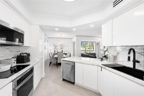 Condo in Aventura, Florida, 3 bedrooms  № 2042802 - photo 29