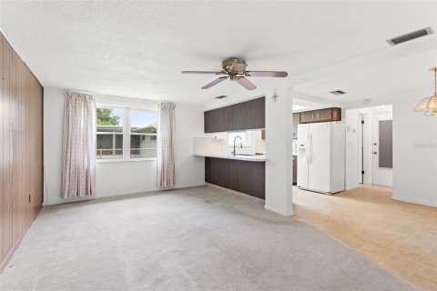 House in Port Richey, Florida 2 bedrooms, 123.1 sq.m. № 1312042 - photo 14