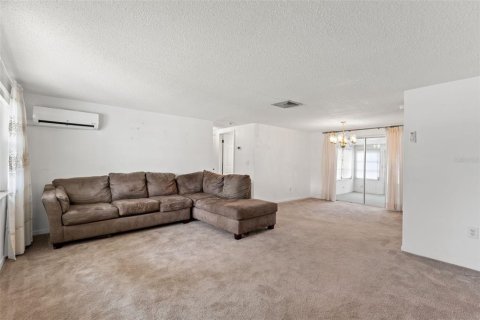 House in Port Richey, Florida 2 bedrooms, 123.1 sq.m. № 1312042 - photo 5