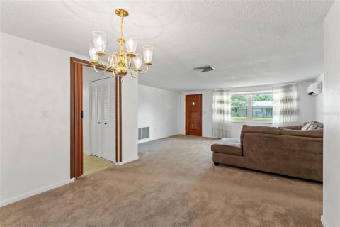 House in Port Richey, Florida 2 bedrooms, 123.1 sq.m. № 1312042 - photo 7