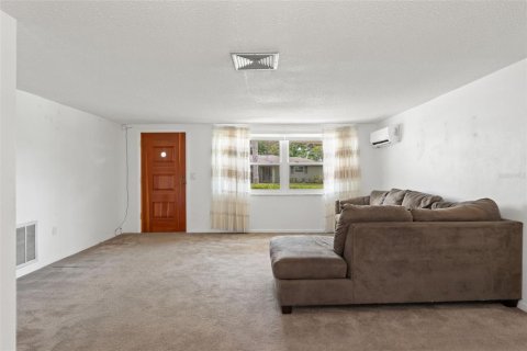House in Port Richey, Florida 2 bedrooms, 123.1 sq.m. № 1312042 - photo 8