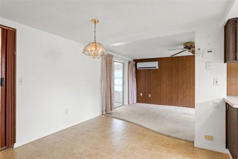 House in Port Richey, Florida 2 bedrooms, 123.1 sq.m. № 1312042 - photo 15