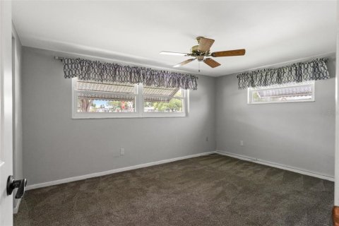 House in Port Richey, Florida 2 bedrooms, 123.1 sq.m. № 1312042 - photo 16
