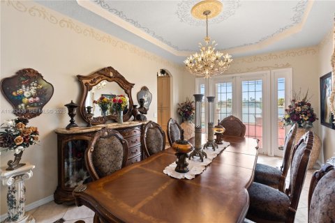 Villa ou maison à vendre à Miramar, Floride: 5 chambres, 366.78 m2 № 2025312 - photo 11