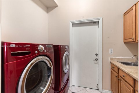 Villa ou maison à vendre à Miramar, Floride: 5 chambres, 366.78 m2 № 2025312 - photo 29