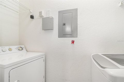 Condo in Orlando, Florida, 2 bedrooms  № 1677499 - photo 30