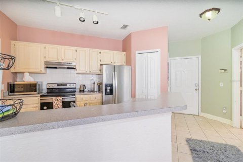 Condo in Orlando, Florida, 2 bedrooms  № 1677499 - photo 17