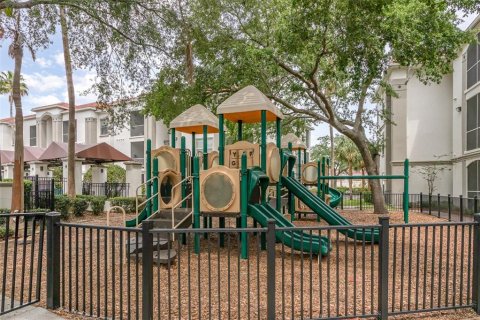 Condo in Orlando, Florida, 2 bedrooms  № 1677499 - photo 9