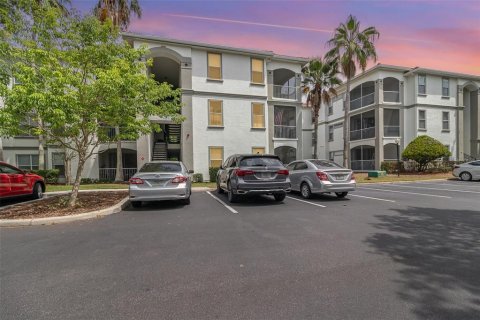Condo in Orlando, Florida, 2 bedrooms  № 1677499 - photo 1