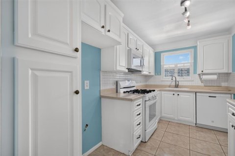 Condominio en venta en Gulfport, Florida, 2 dormitorios, 116.13 m2 № 2199909 - foto 15
