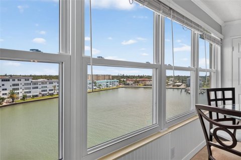 Condominio en venta en Gulfport, Florida, 2 dormitorios, 116.13 m2 № 2199909 - foto 26