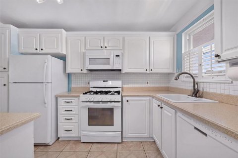 Condominio en venta en Gulfport, Florida, 2 dormitorios, 116.13 m2 № 2199909 - foto 11