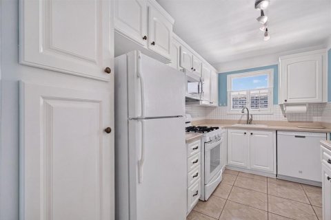Condominio en venta en Gulfport, Florida, 2 dormitorios, 116.13 m2 № 2199909 - foto 16