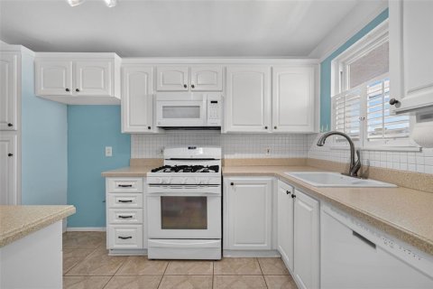 Condominio en venta en Gulfport, Florida, 2 dormitorios, 116.13 m2 № 2199909 - foto 10