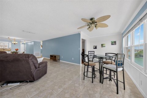 Condominio en venta en Gulfport, Florida, 2 dormitorios, 116.13 m2 № 2199909 - foto 23
