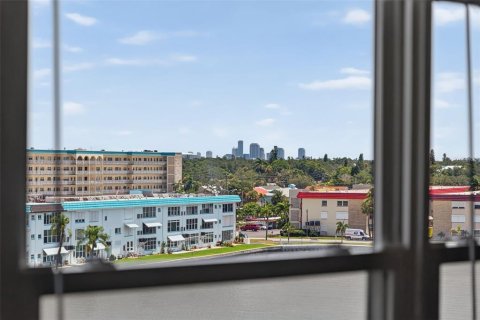 Condominio en venta en Gulfport, Florida, 2 dormitorios, 116.13 m2 № 2199909 - foto 27
