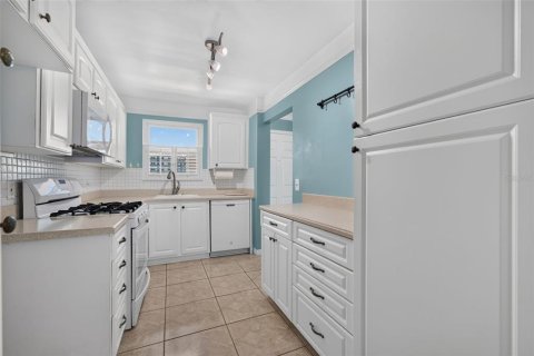 Condominio en venta en Gulfport, Florida, 2 dormitorios, 116.13 m2 № 2199909 - foto 14