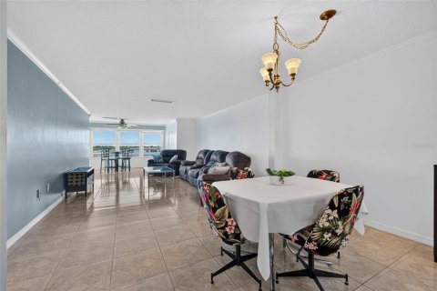 Condominio en venta en Gulfport, Florida, 2 dormitorios, 116.13 m2 № 2199909 - foto 18