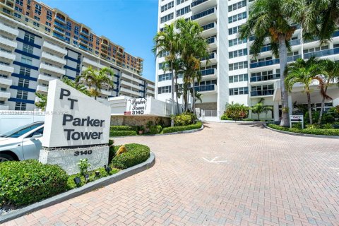 Condo in Hallandale Beach, Florida, 2 bedrooms  № 1839407 - photo 1