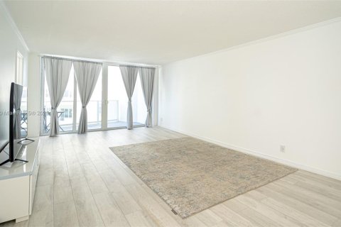 Condo in Hallandale Beach, Florida, 2 bedrooms  № 1839407 - photo 16