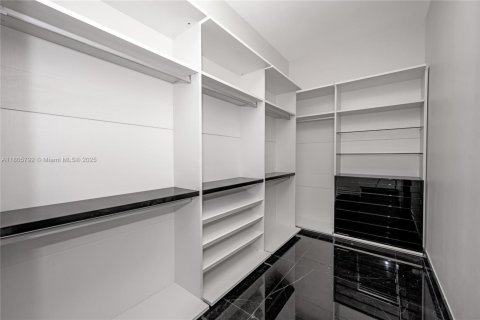 Copropriété à louer à Miami, Floride: 6 chambres, 493.03 m2 № 1888875 - photo 21