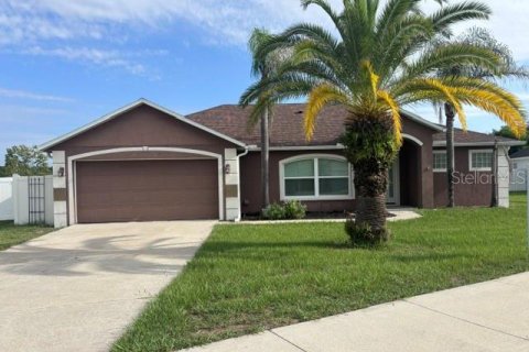House in Minneola, Florida 4 bedrooms, 180.51 sq.m. № 2314109