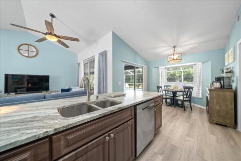 House in Homosassa, Florida 3 bedrooms, 144.65 sq.m. № 1879538 - photo 12