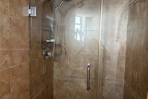 Купить кондоминиум в Майами, Флорида 1 спальня, 87.33м2, № 2081889 - фото 12