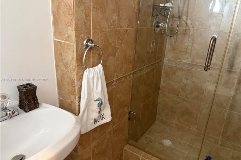 Купить кондоминиум в Майами, Флорида 1 спальня, 87.33м2, № 2081889 - фото 11