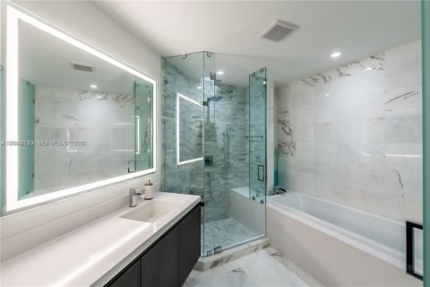 Copropriété à vendre à Miami, Floride: 2 chambres, 139.17 m2 № 2240586 - photo 9