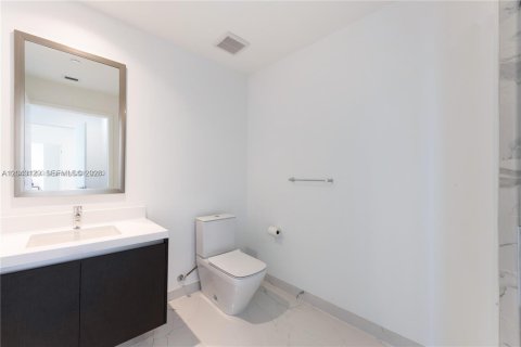Copropriété à vendre à Miami, Floride: 2 chambres, 139.17 m2 № 2240586 - photo 13