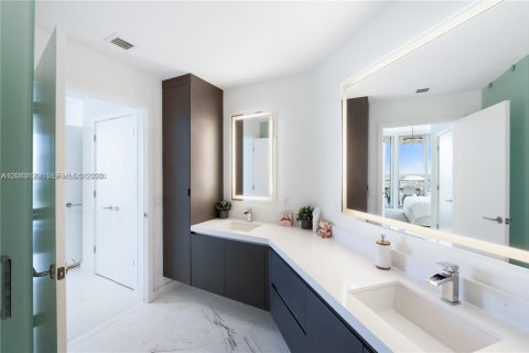 Copropriété à vendre à Miami, Floride: 2 chambres, 139.17 m2 № 2240586 - photo 10